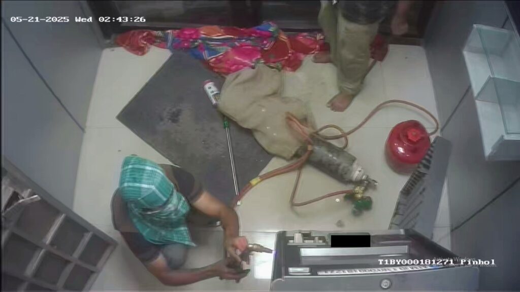 Rong ei palat T. 28 lak ki nongtuh na ka ATM SBI ha Mawkriah