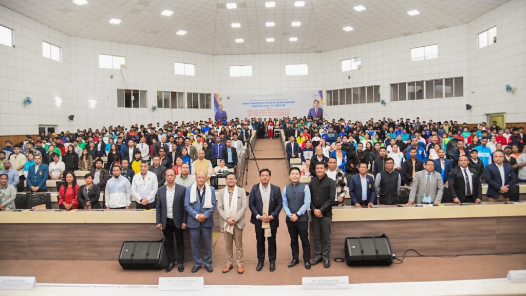 State Government awards with cash for 614 Sportspersons