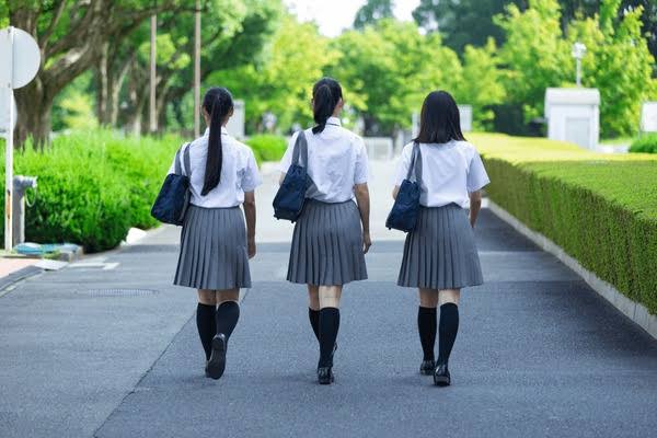 Phah phong Uniform ka Sorkar ïa ki samla kiba pule ha ki Kolej Sorkar