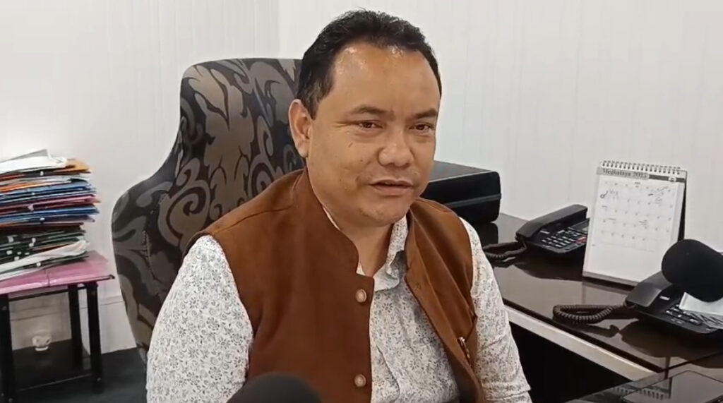 Ngi la ai katkum ka jingkwah jong ki, lada ki kyntait, ka aiñ kan sa leh la ka bynta: Sniawbhalang