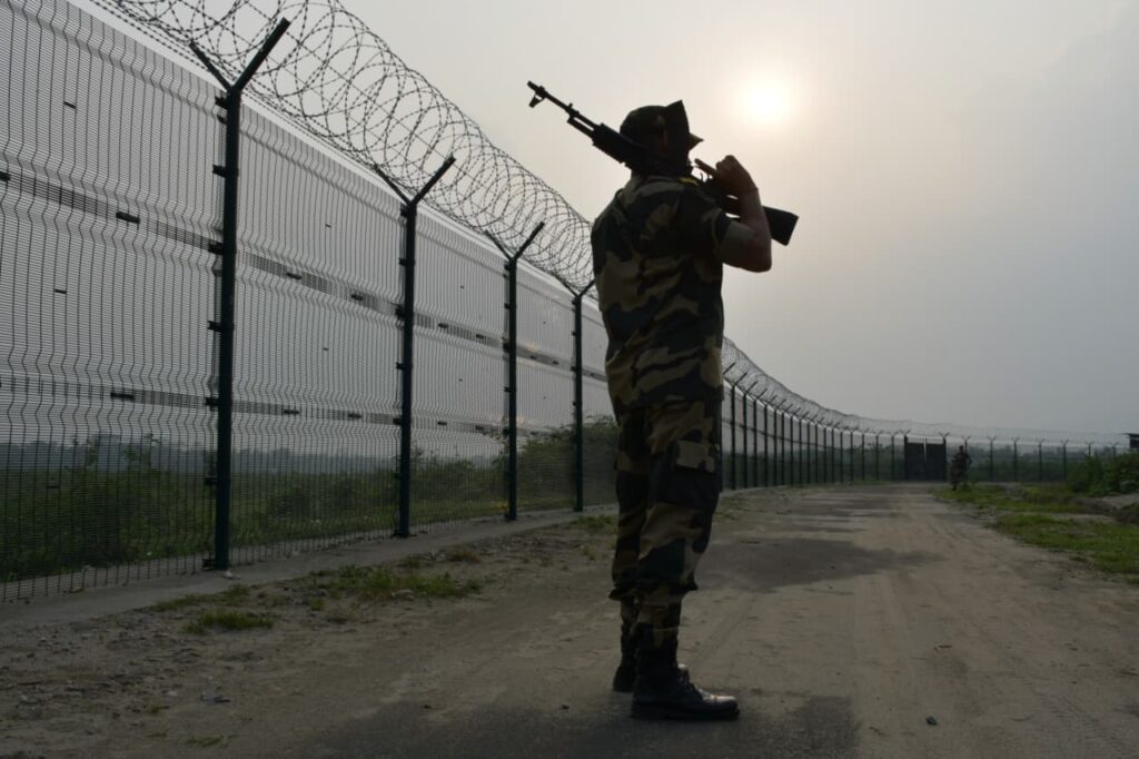Kawang maw ki snar khaiï tuh ïa ki shipai BSF, shah kawang kylla da u Stun Grenade