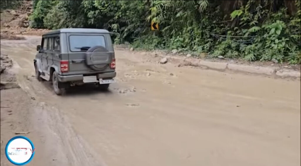 Sah khongreng ka jingshna ïa ka surok NH-6 naduh Lumshnong sha Ratacherra
