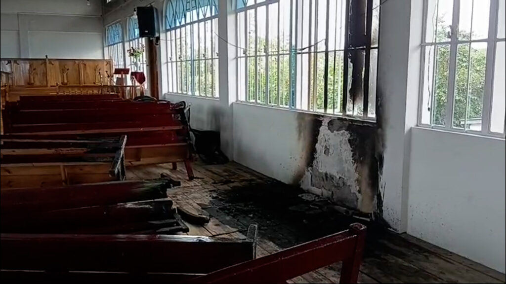 Shah wiang ding ka ïingmane Presbyterian ha ka shnong Pamlahier, thwet ki Pulit ïa ki runar