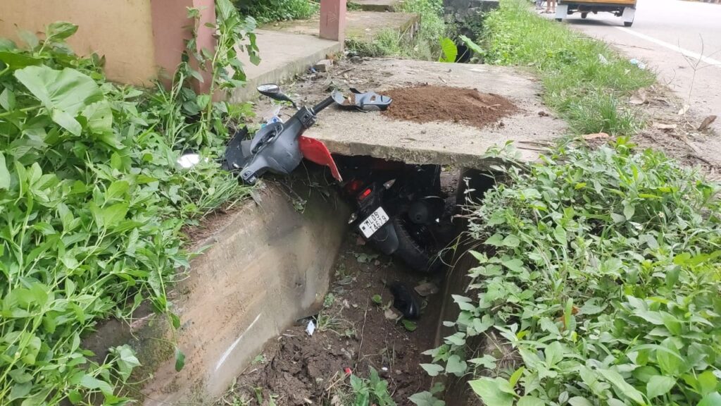 Jluk ha nala leit rung ka Scooty, pra phum, mynsaw jur u nongñiah