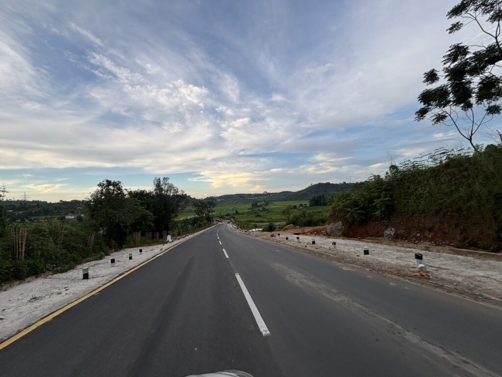 135.5111 klur mang ka Sorkar ban shna ïa ka surok Two-Lane Nongkohlew-New Shillong