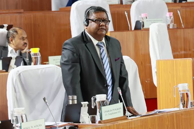 Mynjur u Speaker ïa u MLA ka Nongthymmai kum u Chief Whip ka Liang Pyrshah