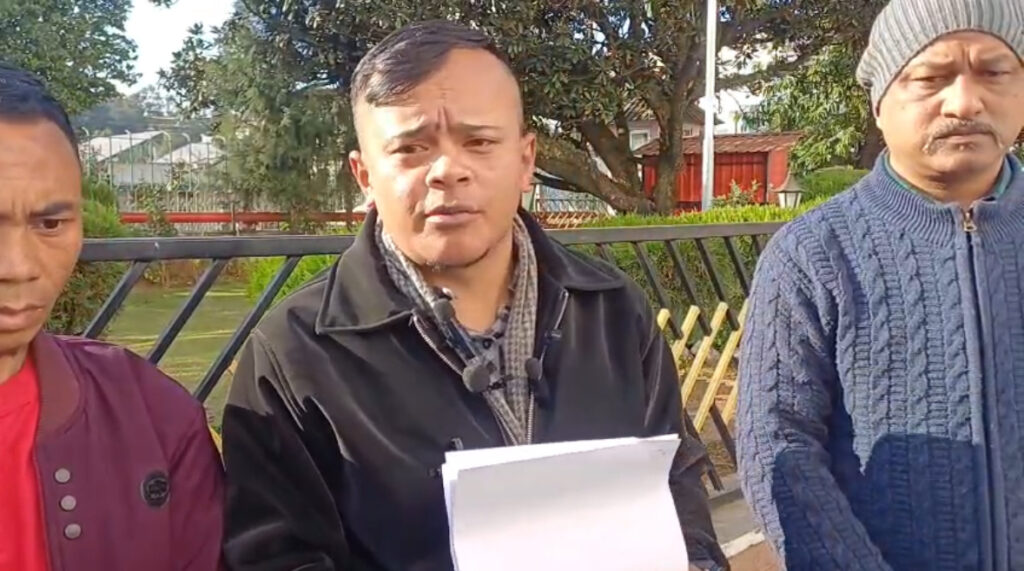 Lada u CM um khot ïakren shwa ka 10 tarik, ngin peit miet Christmas habar Secretariat: Muster Roll