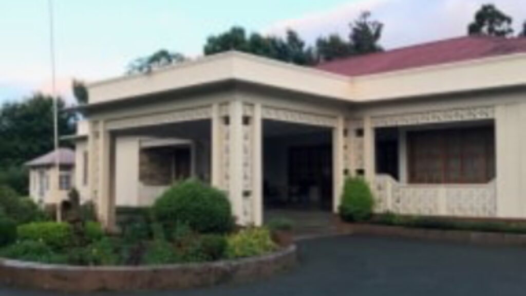 Ba thmu pynpra ïa ka Curcuit House, bthah ka HC ïa ka Sorkar ban burom ka Status Quo