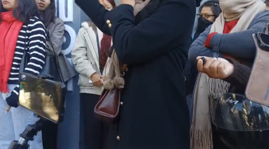 Duh thoh eksamin DSC kumba 50 ngut ki samla wadkam bym shah rung shuh ka Principal