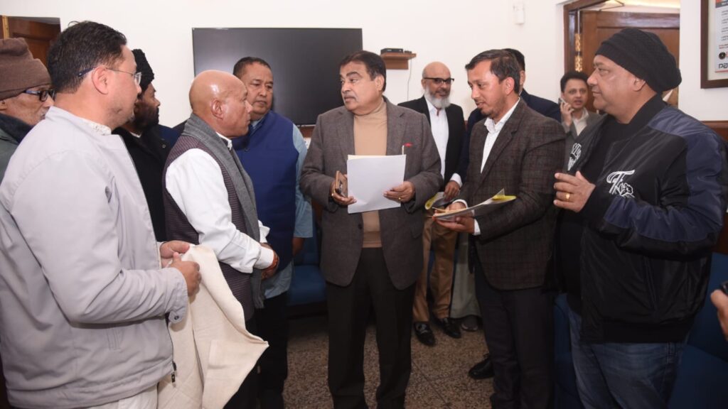 Da ka flyover na Barik sha Jhalupara, tyrwa u Bah Sanbor ha u Myntri ka MoRTH