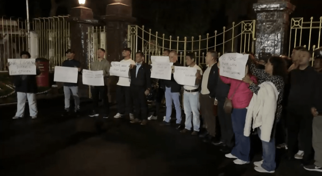 Congress stages protest outside Governor’s residence, condemns NDA government over Delhi police action