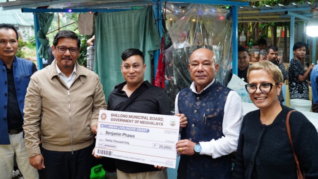 CM distributes ₹20,000 relocation grant to vendors at Brightwell Vendor’s Market